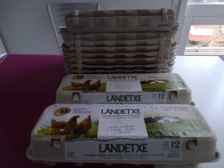 Hueveras LANDETXE para  12 huevos cada una.