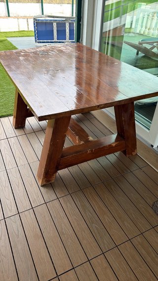 Mesa de madera rústica