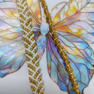 Lote de pulseras tejidas en hilo dorado y blanco