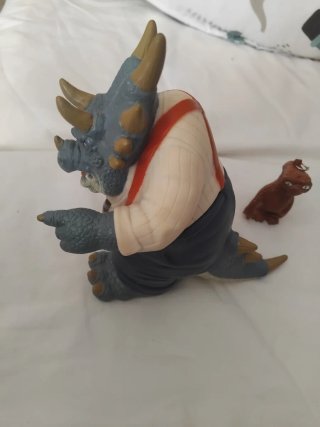 Muñeco dinosaurio sinclair