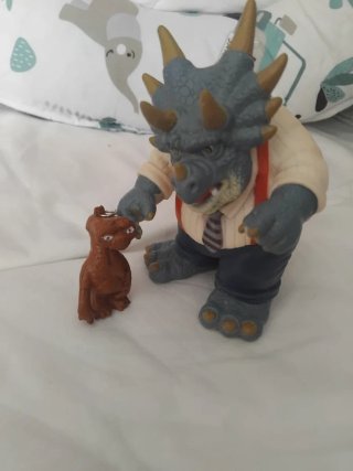 Muñeco dinosaurio sinclair
