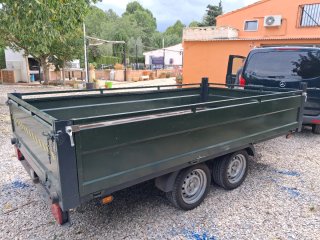Remolque de 2 ejes 2000kg .