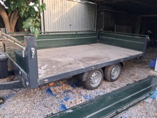 Remolque de 2 ejes 2000kg .