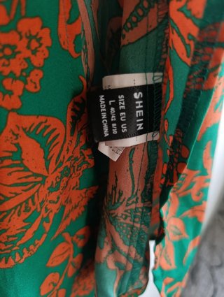 Falda larga verde y naranja, hasta la rodilla