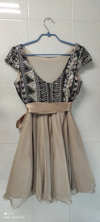 Vestido de fiesta beige y multicolor
