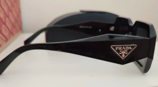 Gafas de sol Prada negras