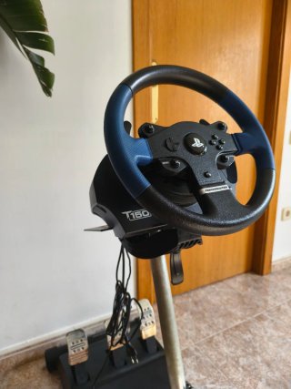 Volante Thrustmaster T150 Pro + Pedales (leer)