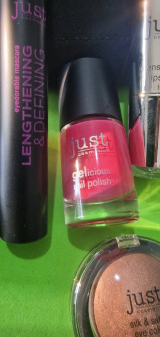 Set 5 prodotti Just Cosmetics + pochette