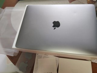 MacBook Air 13' 2018 i5 8 RAM 128+ caja Touch ID