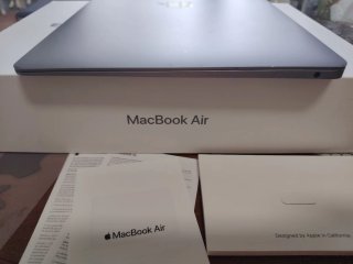MacBook Air 13' 2018 i5 8 RAM 128+ caja Touch ID