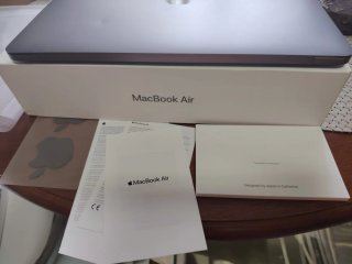 MacBook Air 13' 2018 i5 8 RAM 128+ caja Touch ID