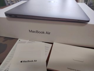 MacBook Air 13' 2018 i5 8 RAM 128+ caja Touch ID