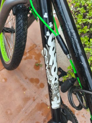 Bicicleta BMX 380° Negra con Detalles Verdes
