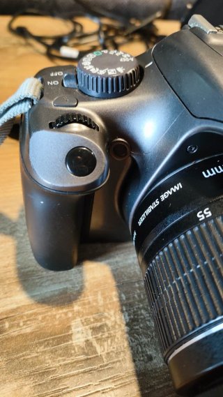 Canon EOS 1100D + Obiettivo EF-S 18-55mm