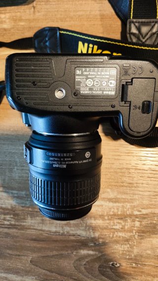 Canon EOS 1100D + Obiettivo EF-S 18-55mm