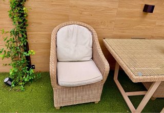 Conjunto de jardín beige y marrón