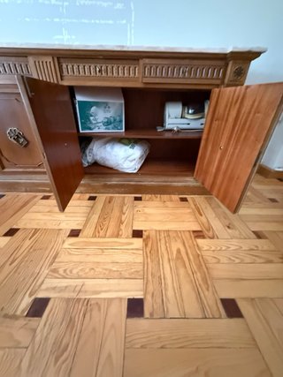 Aparador clásico de madera y marmol