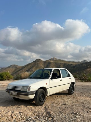 Peugeot 205 1983