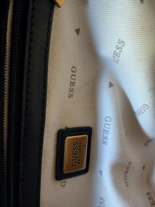 Bolso Guess Negro Piel. De mano y correa bandolera