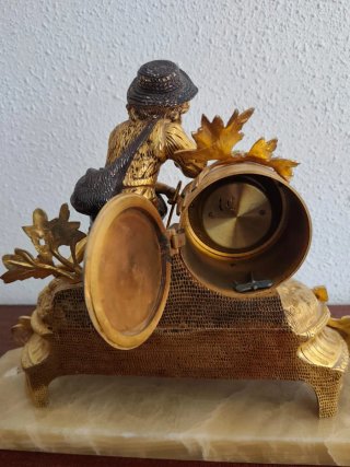 Reloj de sobremesa antiguo dorado