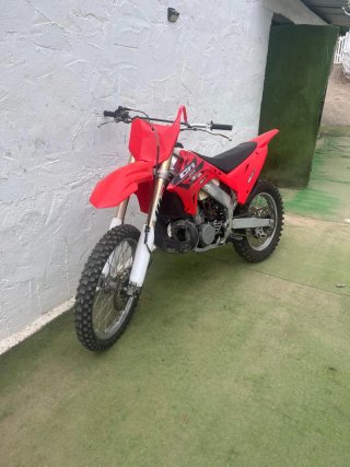 Honda CR250R Motocross Roja