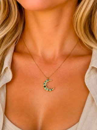 Collarbañado en oro y decorado con piedra natural
