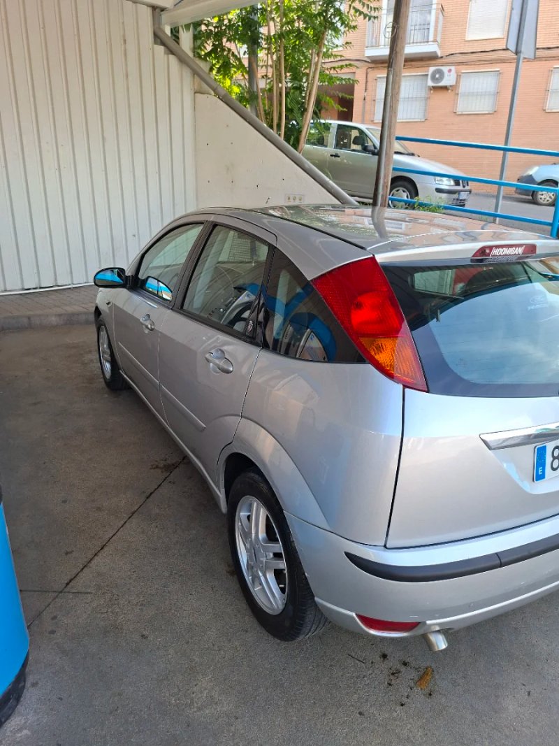 Ford Focus 2004 - foto 1