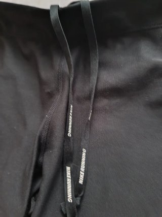 Pantalón deportivo Nike negro y azul
