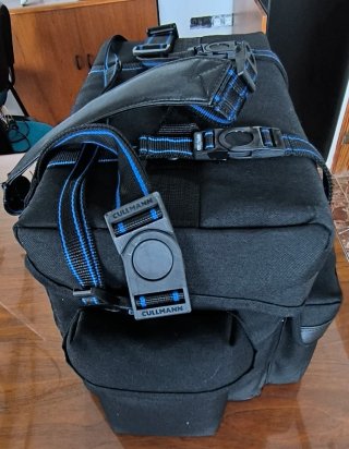 Bolsa Cullmann grande, acolchada y muy completa.