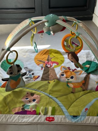 Alfombra de actividades Tiny Love para bebé