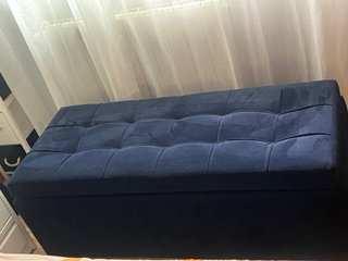 Canapé de cama con cabezal y pouff