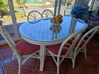 Mesa Comedor Ratán Cristal + 5 Sillas