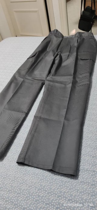 Pantalones de trabajo nuevos