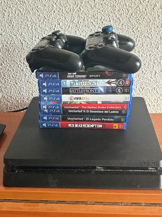 Consola PS4 + 2 Mandos + 7 Juegos