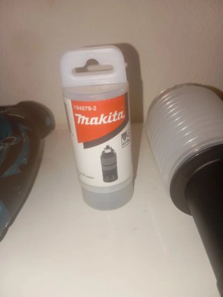Taladro Martillo Perforador Makita con accesorios