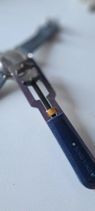 Orologio attrezzature lulizia riparazione sostituz