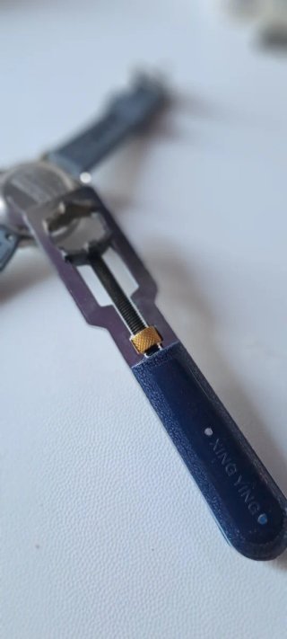Orologio attrezzature lulizia riparazione sostituz