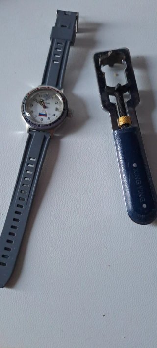 Orologio attrezzature lulizia riparazione sostituz