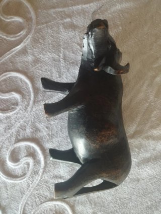 Figura de Búfalo de Madera