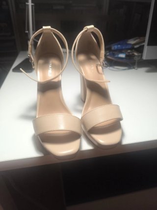 Sandalias de piel beige sin estrenar