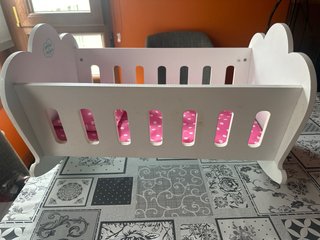 Cuna de muñecos con colchón y almohada