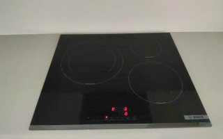 Cocina completa con encimera, vitro y campana