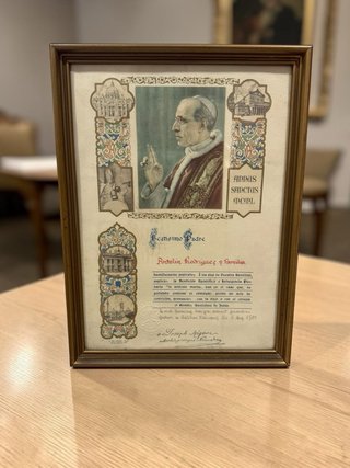 Documento religioso antiguo Papa MCML