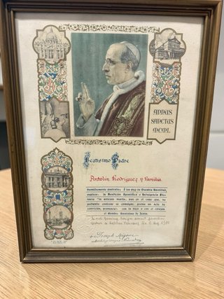 Documento religioso antiguo Papa MCML