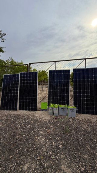4 Placas Solares 370W + 4 baterías + inversor