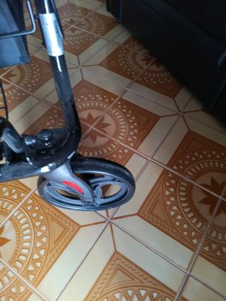 Andador KMINA con asiento y ruedas