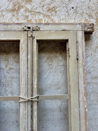 Ventana antigua de madera