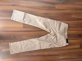 Pantalones cargo slim fit beige