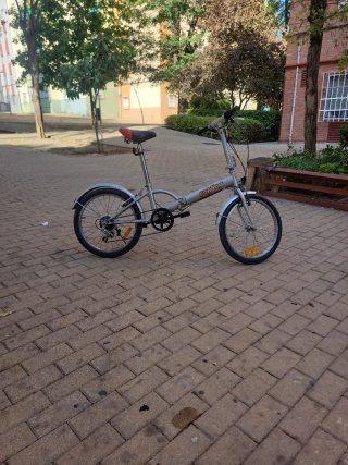 Bicicleta plegable plateada