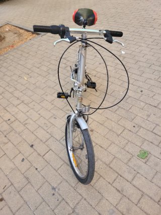 Bicicleta plegable plateada
